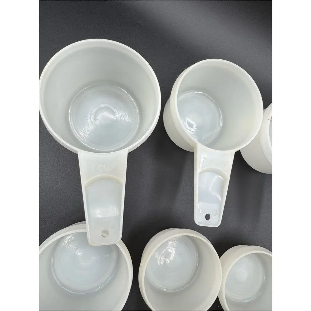 Set of 6 Tupperware Speckled White Measuring Cups